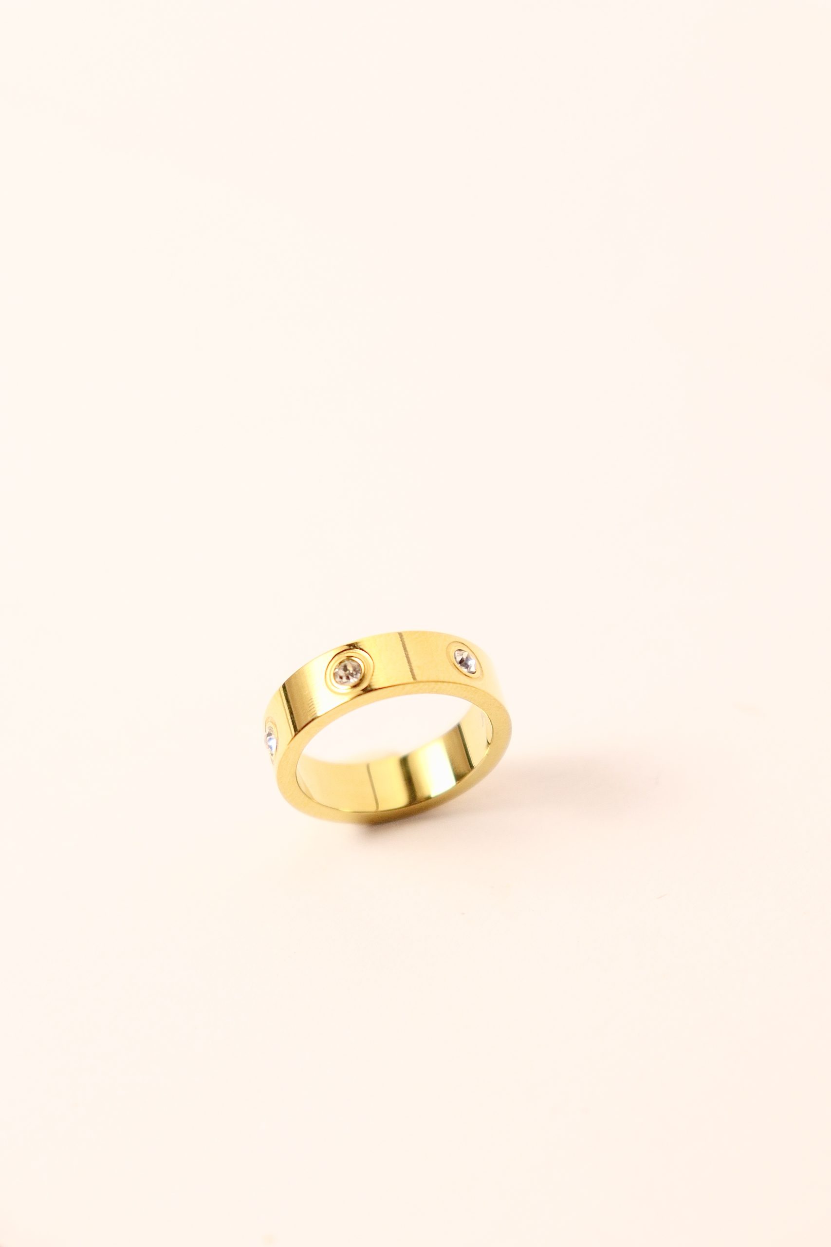 Bague anneau strass doré