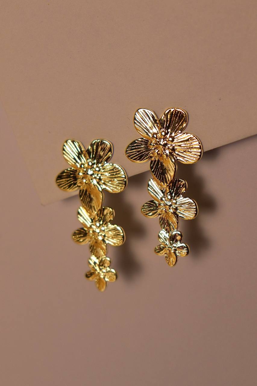 Boucles d'oreilles fleur de cerisier pendantes en acier inoxydable doré - MKM Accessoires